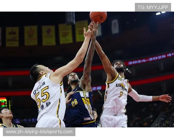 CBA足球款棉服夹克：CBA联赛专属的足球主题服饰